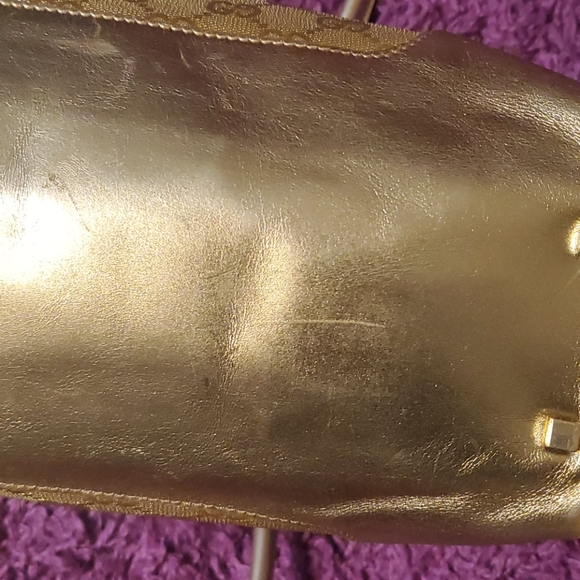 Gucci Handbag ๐ - Picture 8 of 16